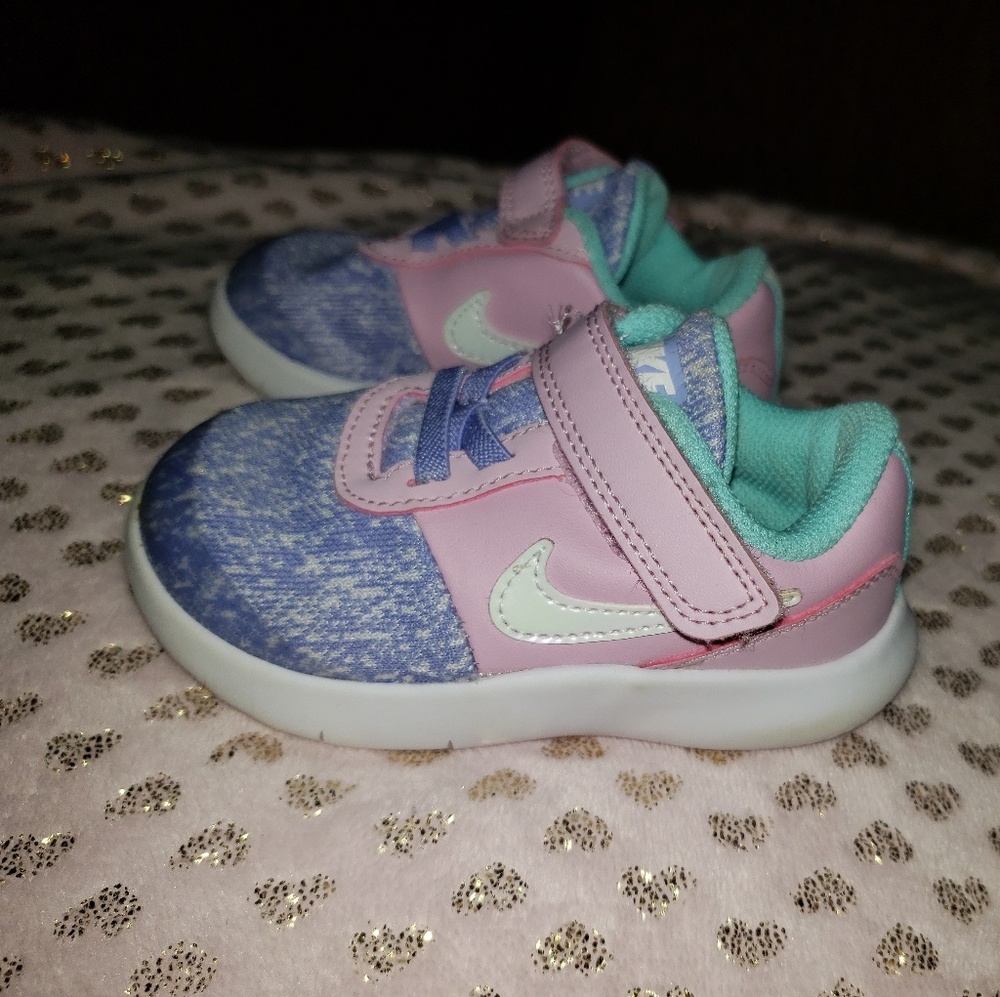 Nike toddler size 6C Flex Contact sneakers